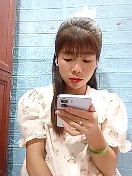 AmyLinee01 即時 XXX 聊天