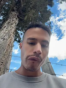 DOMINICKVEGAS77 élő XXX-chatje