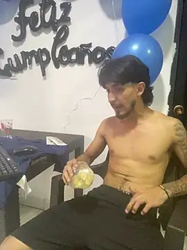 Chat XXX en directo de Kriss_Edwards