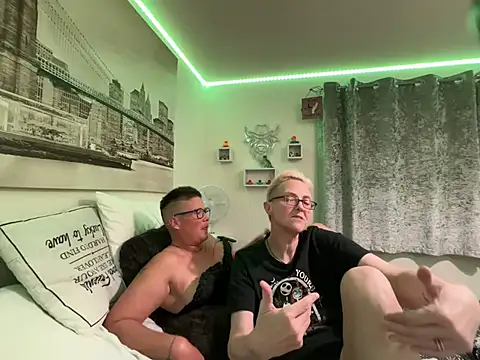 Curvy-Jinx live XXX chat