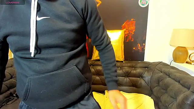 Chat XXX en directo de TommyDum