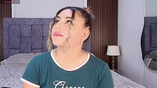 MeganCrow Adlı Modelin Canlı XXX Sohbeti