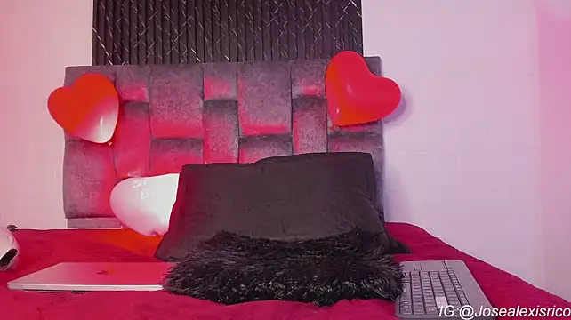 Alexxus_Smith Live XXX-Chat