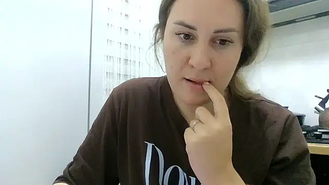 Chatroom XXX en direct de MeadowEyes