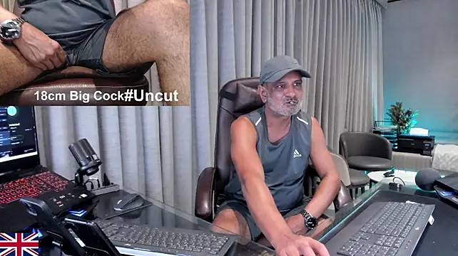 OnlineBossUK Live XXX-Chat