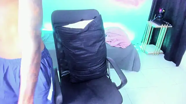 leo_bigconk1246 Show in webcam