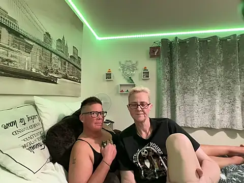Curvy-Jinxn Live XXX chat