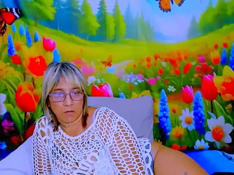 indianroxy Adlı Modelin Canlı XXX Sohbeti