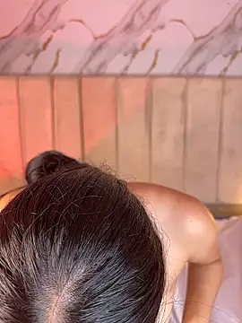 avy1__'s Live XXX Chat