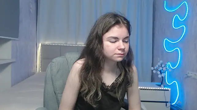 TinaRedly XXX чат на живо