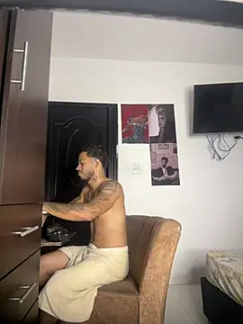 Chat +18 de Enzomoretti__ ao vivo