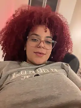 Czat XXX na żywo – Leyah__