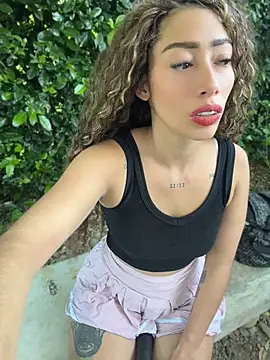 roxyrougee XXX чат на живо