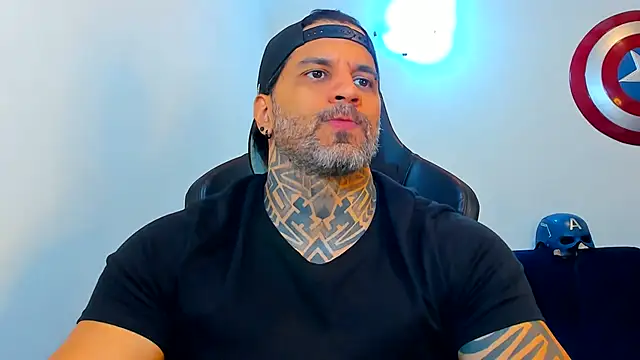XXX chat uživo modela JoshRigby