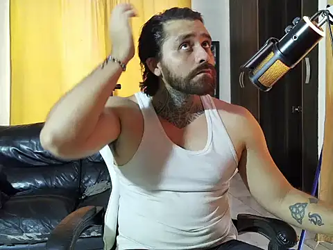 aronmiller404 Adlı Modelin Canlı XXX Sohbeti