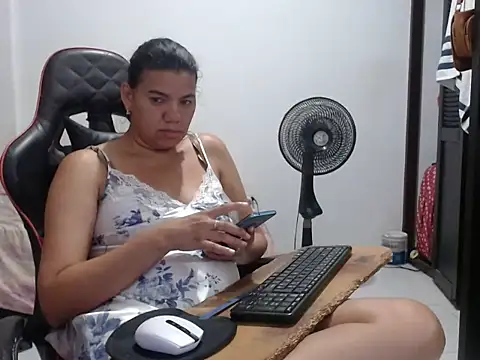 Adriana_0312 – Naživo XXX chat