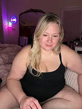 PiggyRose Chat XXX in diretta