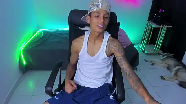 leo_bigconk1246 Live XXX Chat