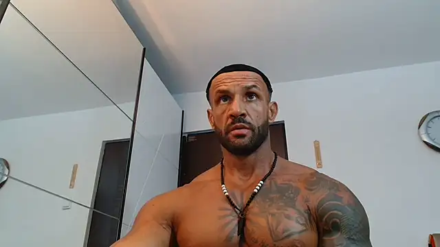 Magnificmuscles89 Adlı Modelin Canlı XXX Sohbeti