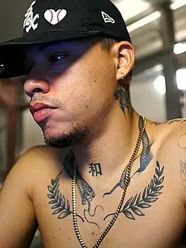 AlphaMasterXxx's Live XXX Chat