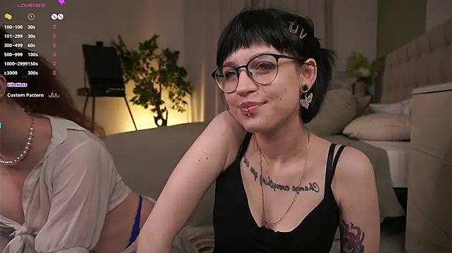 TeaseDealer Live XXX Chat