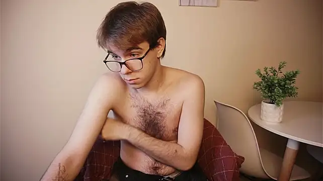 DaveBevy Adlı Modelin Canlı XXX Sohbeti