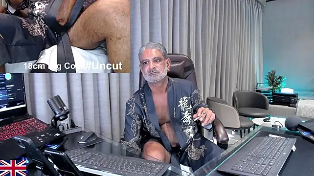 OnlineBossUK's Live XXX Chat