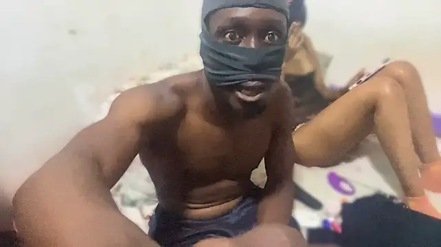 De_maskedcouple Live XXX-chat