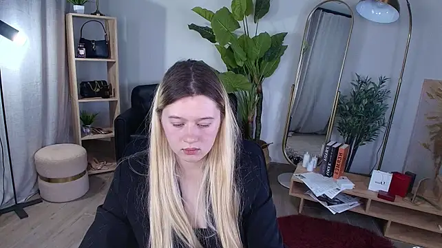 CelestineMauriac's Live XXX Chat
