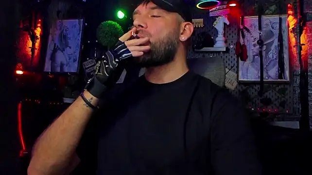 แชท XXX สดของ LexHardy