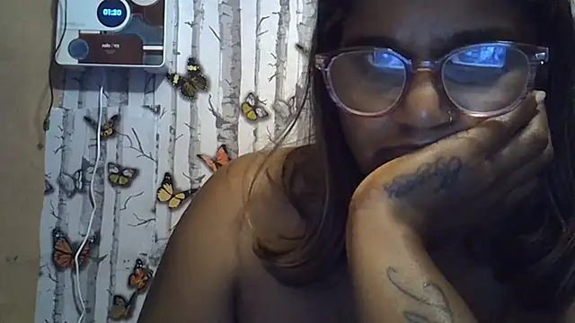 indianstrawberrylips4u Chat XXX in diretta