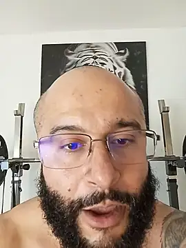 צ'אט XXX בשידור חי של Luke__09