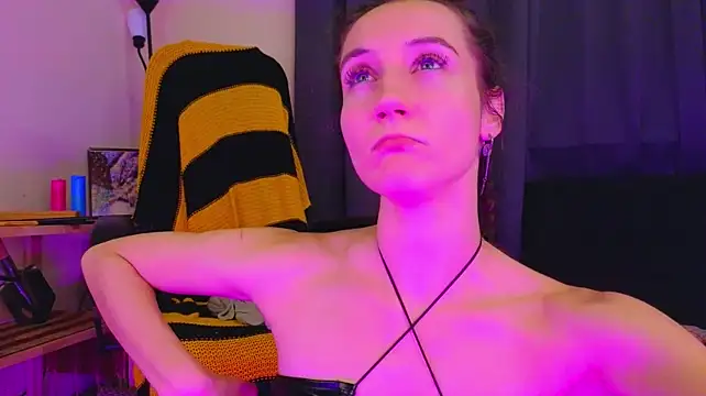 laracroftmansion's Live XXX Chat