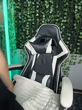 Eva_Kit Chat XXX live