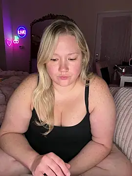 PiggyRose Chat XXX in diretta