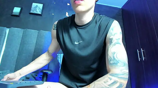 Živý XXX chat Enzo_Maserati