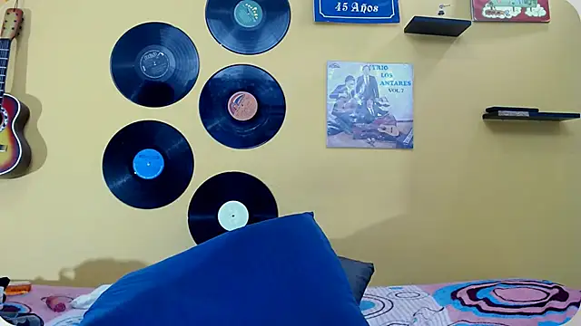 aniitaeyescute Chat XXX in diretta