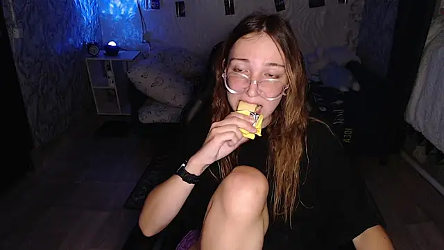 AmeliaKamishiro Chat XXX in diretta