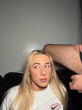 צ'אט XXX בשידור חי של Strongqueen
