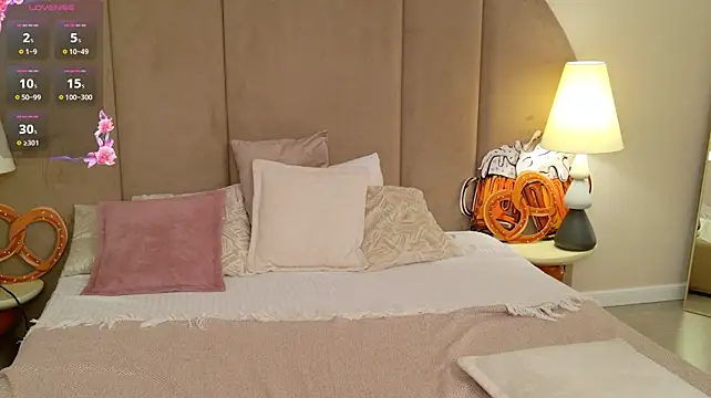 SelenaAlmond Chat XXX in diretta