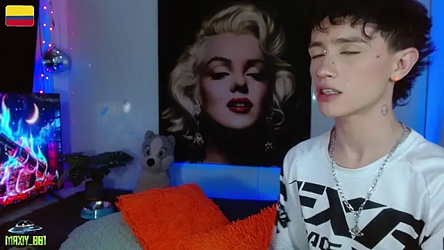 צ'אט XXX בשידור חי של maxiy_001