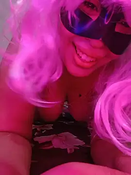 Mahira-22 Adlı Modelin Canlı XXX Sohbeti