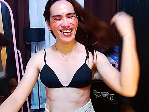 HornyKerujieTrans' Live XXX Chat