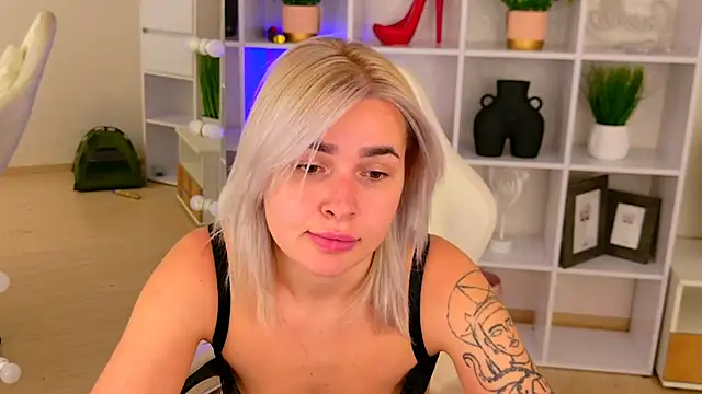 EmmiLive Adlı Modelin Canlı XXX Sohbeti
