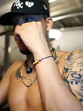 AlphaMasterXxx's Live XXX Chat