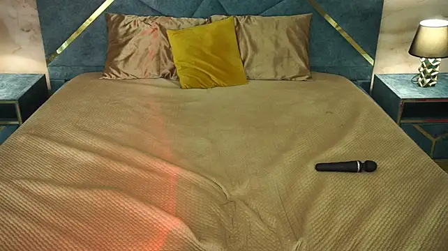 NikkiGoldSide XXX чат на живо