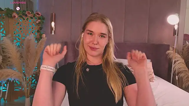 Smiley_Mia Live XXX-Chat