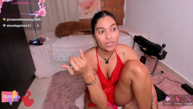 SUZZAN-R's Live XXX Chat