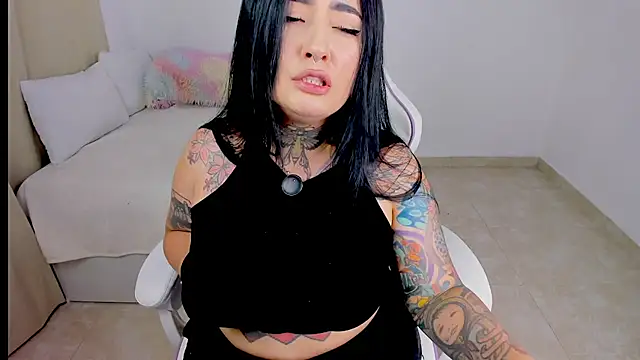 צ'אט XXX בשידור חי של heeyy_kitty