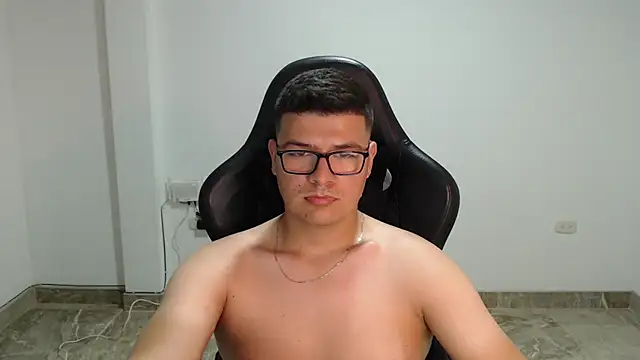 Plug_Control's Live XXX Chat